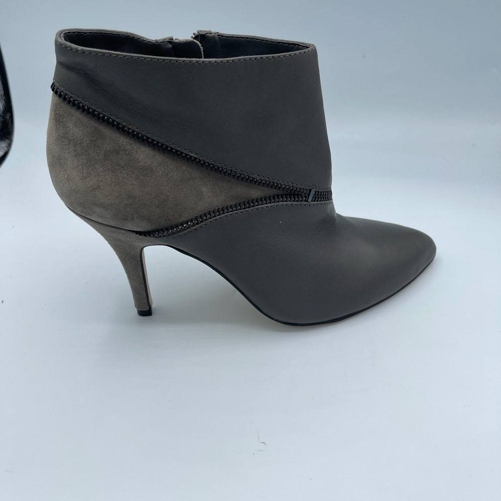 Saks fifth avenue gray leather women’s ankle boot size 7.5 M